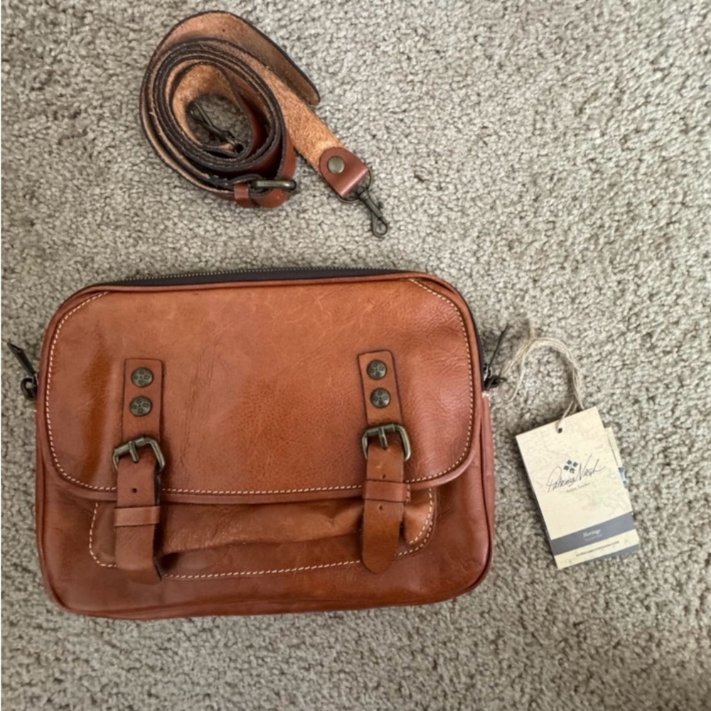 NWT Patricia Nash Leon EW Flap Bag